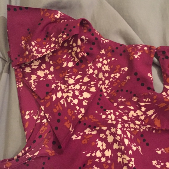 Cute Elle Blouse! - Picture 2 of 4